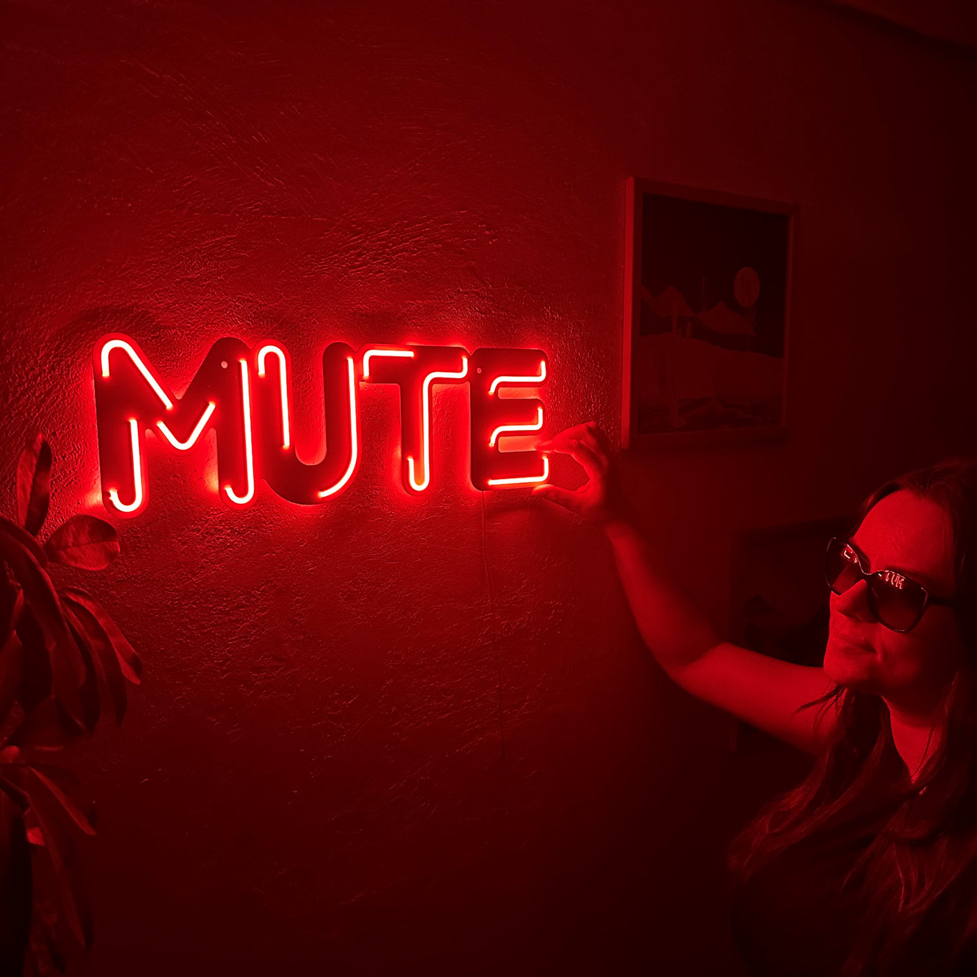 Mute Neon Metal Sign