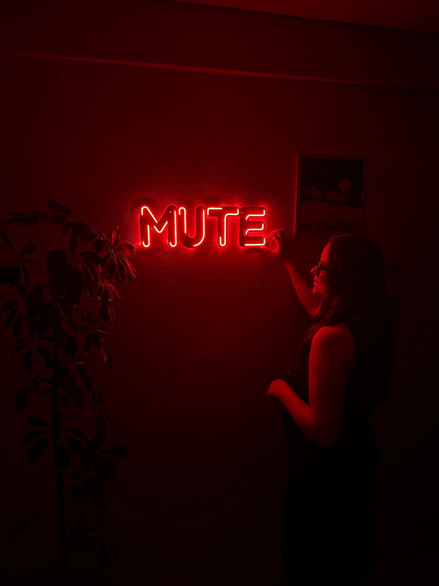 Mute Neon Metal Sign